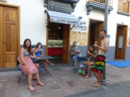 Arrivés à La Gomera, on a retrouvé Camille et Karl et on savoure une bonne glaçe !